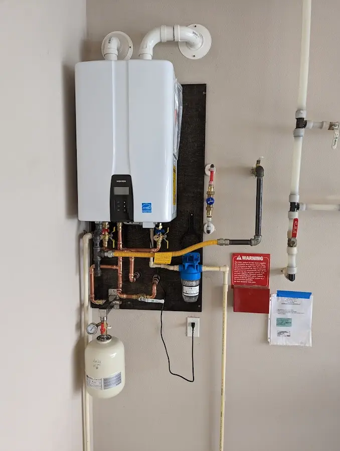 Professional plumber installing copper piping in a Roscoe home